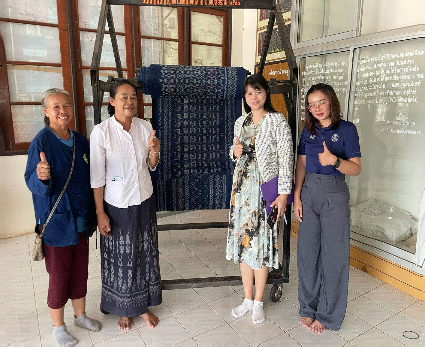 LINE ALBUM กลุ่มอาชีพ ผ้ามัดหมี่ 251015 14