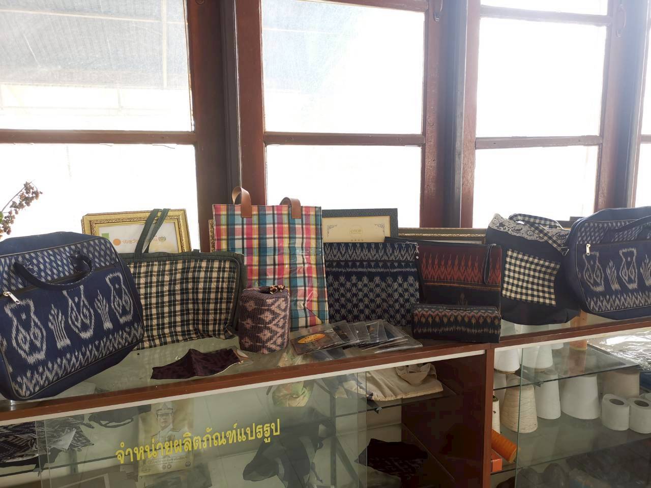 LINE ALBUM กลุ่มอาชีพ ผ้ามัดหมี่ 251015 29